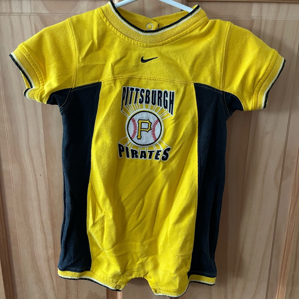 Like New, Baby Boys Nike Pittsburgh Pirates Size 18 Months Onesie